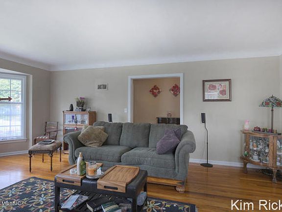 5th image of 1156 W Chippewa Dr SE