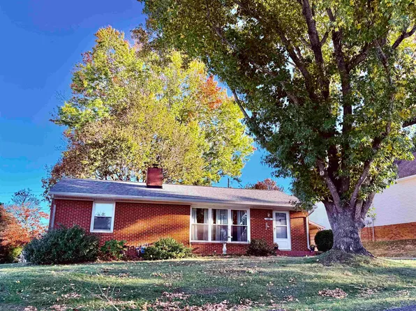 680 Mountainview Dr SW, Christiansburg, VA 24073