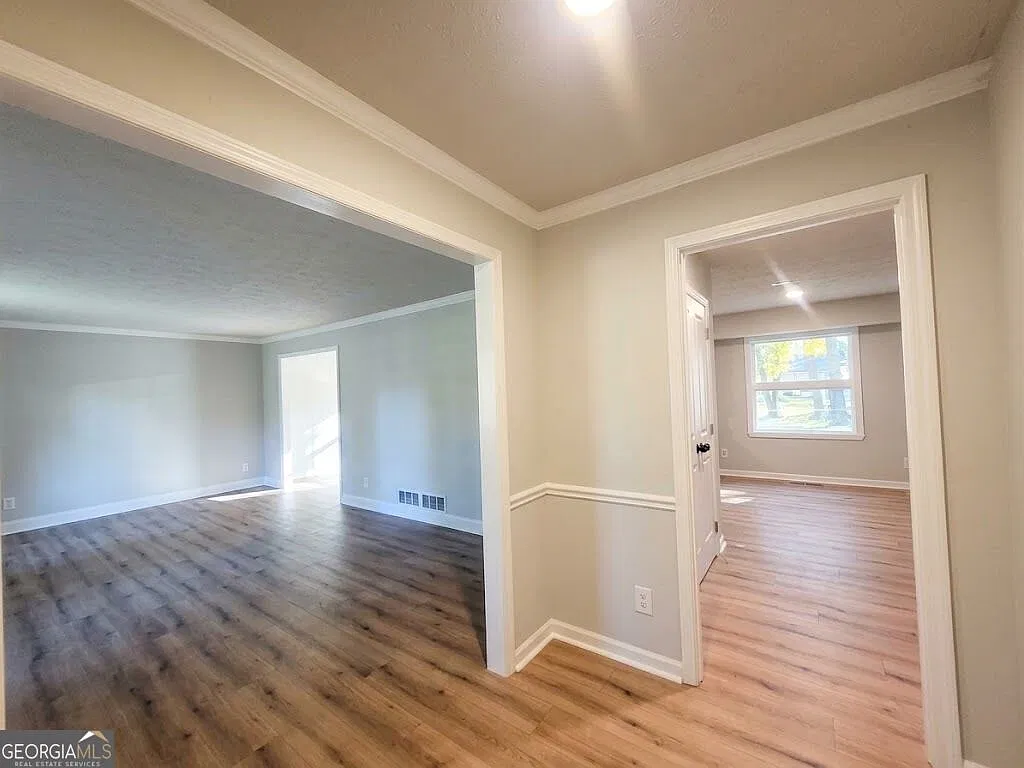 4 bed, 2.5 bath, 2126 sqft, $1,915 — Photo 2