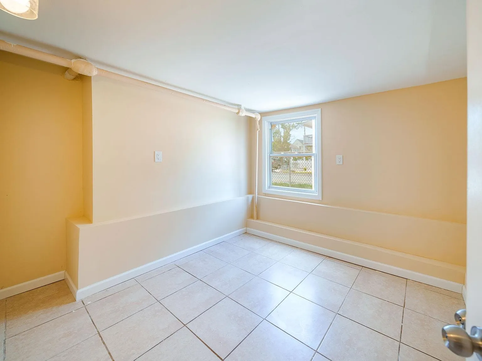 3 bed, 1.0 bath, $2,200 — Photo 3