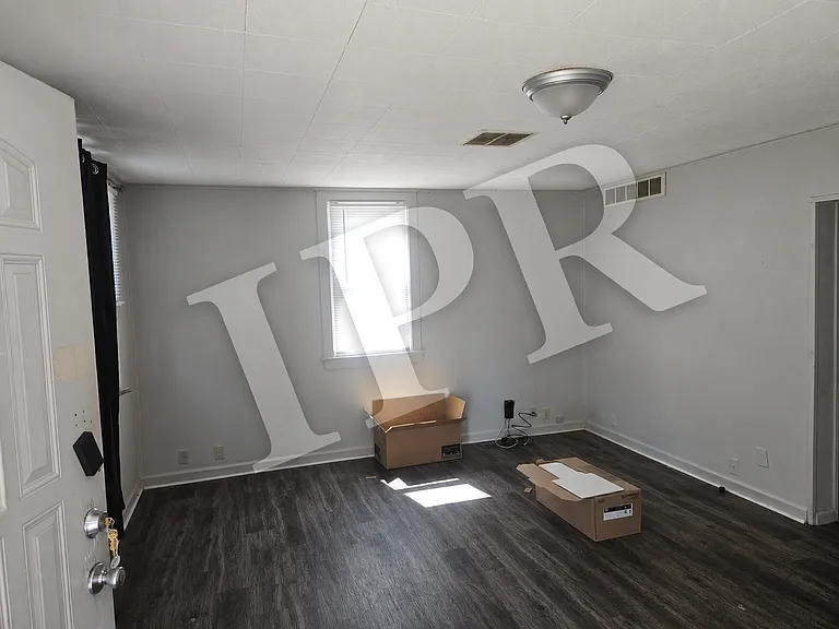 330 Mayne St — Photo 7