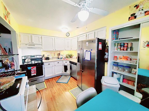 3rd image of 50636 Jefferson Ave