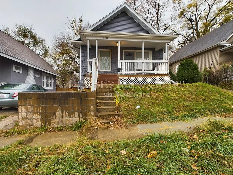 2323 Lister Ave — Photo 2