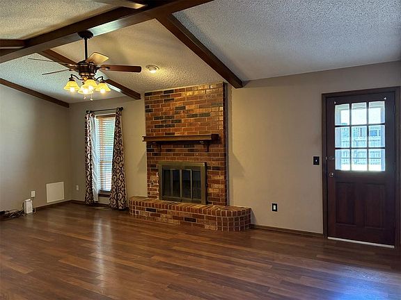 3rd image of 618 Hoehner Ave