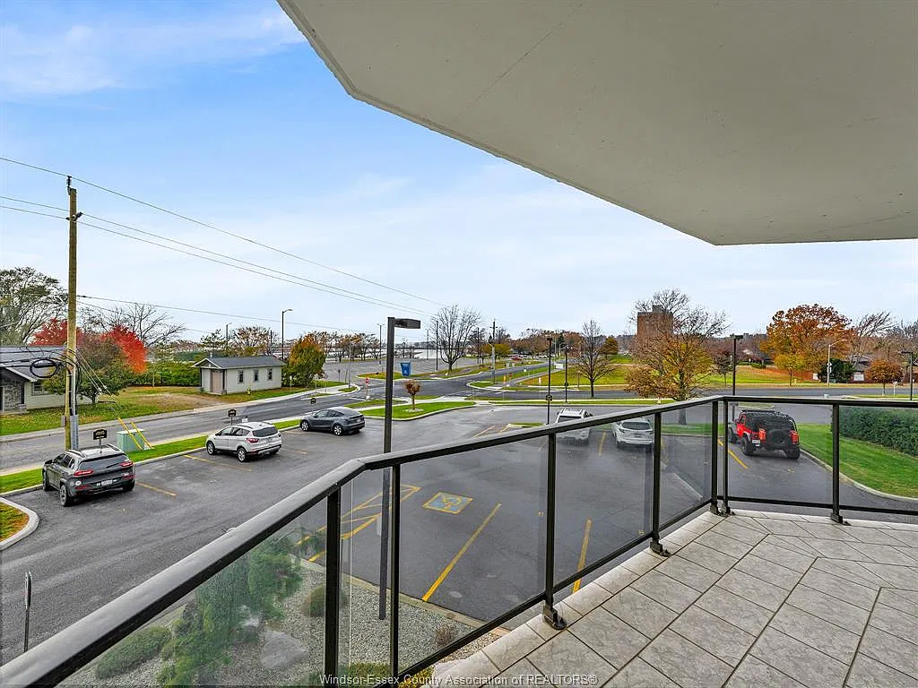 3 bed, 2.0 bath, $3,000 — Photo 2