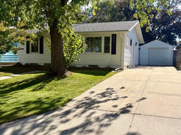 302 2nd St SE, Stewartville, MN 55976