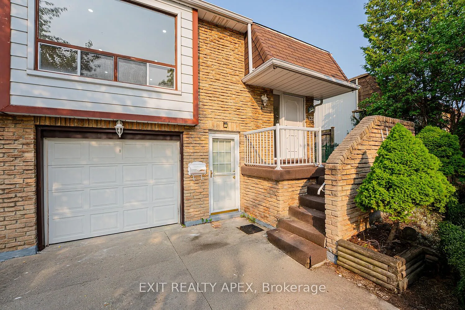 4 bed, $3,300 — Photo 1