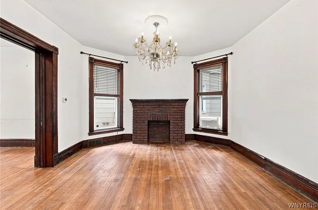4 bed, 1.5 bath, 1875 sqft, $2,500 — Photo 4