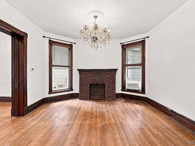304 W Delavan Ave — Photo 5