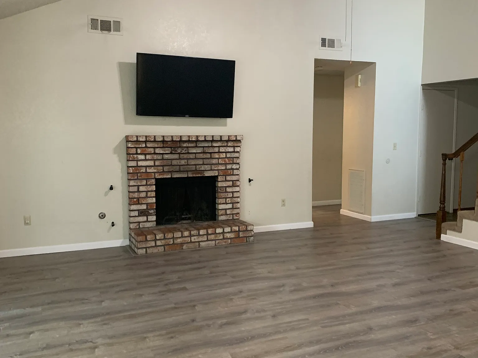 3 bed, 1607 sqft, $2,200 — Photo 3