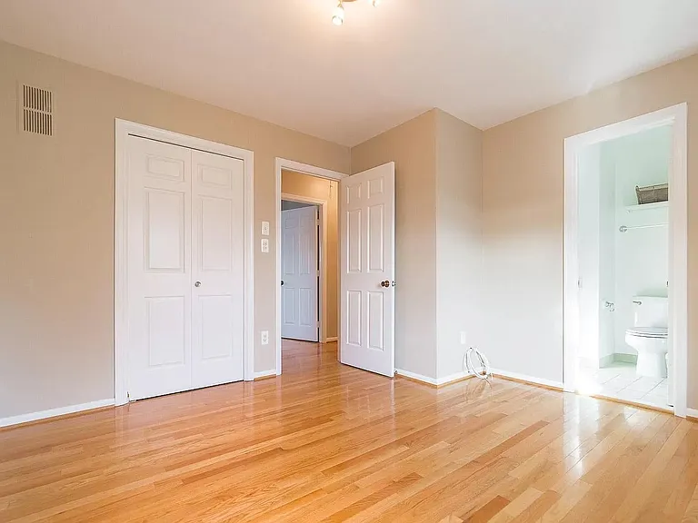 4827 Chevy Chase Dr — Photo 29