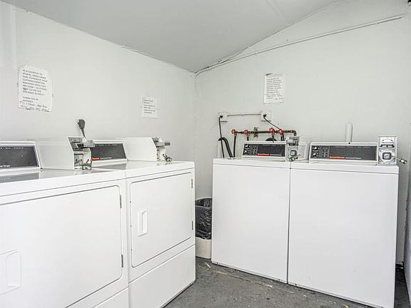 5th image of 8315 Byron Ave #3-3-8315