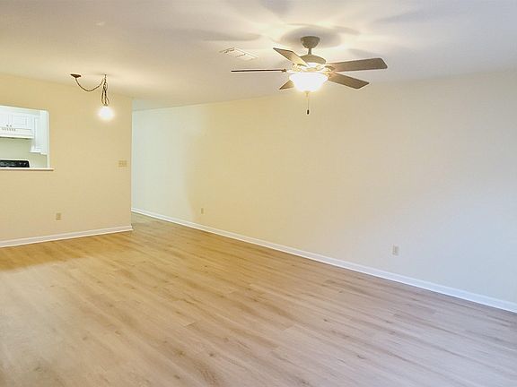3rd image of 836 W Georgia St #B