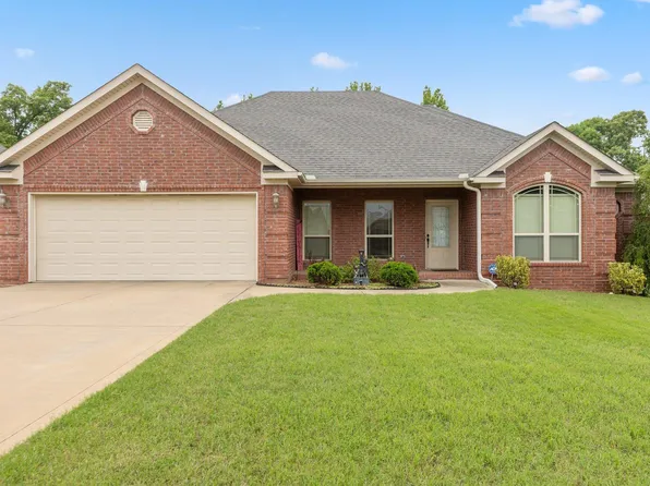1913 Airborn Dr, Jacksonville, AR 72076