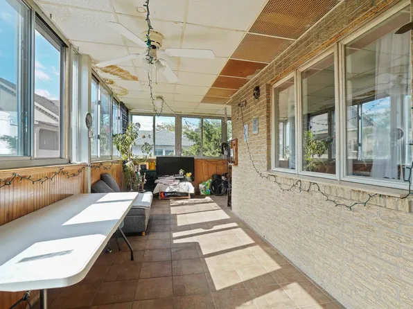 2514 Hubbard Street image 29 of 30