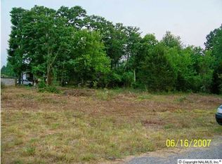 137 Cold Stream Rd, Laceys Spring, AL 35754