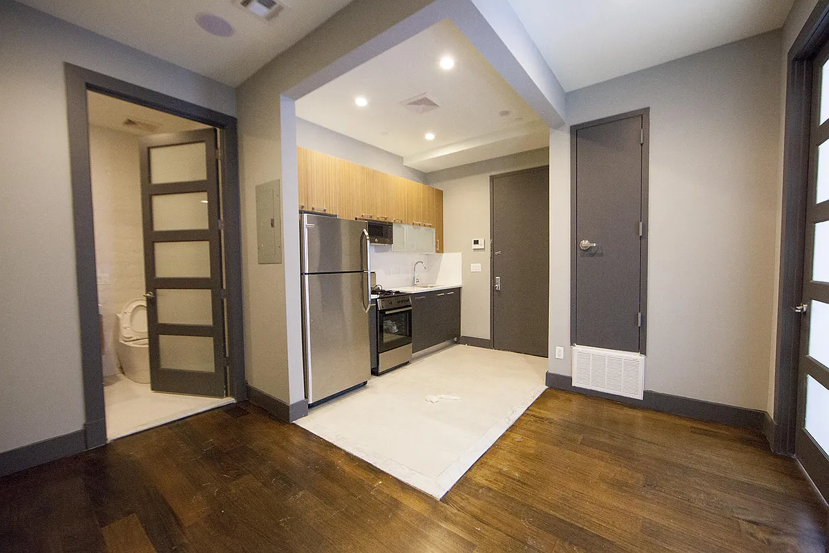 Building Photo - 123 Boerum St #1F