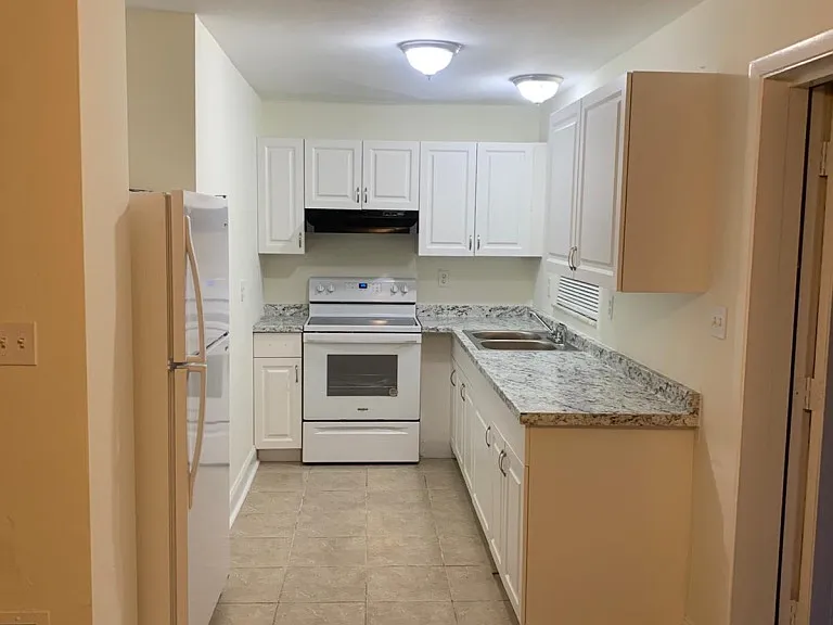 230 SW 47th Ter #1 — Photo 4