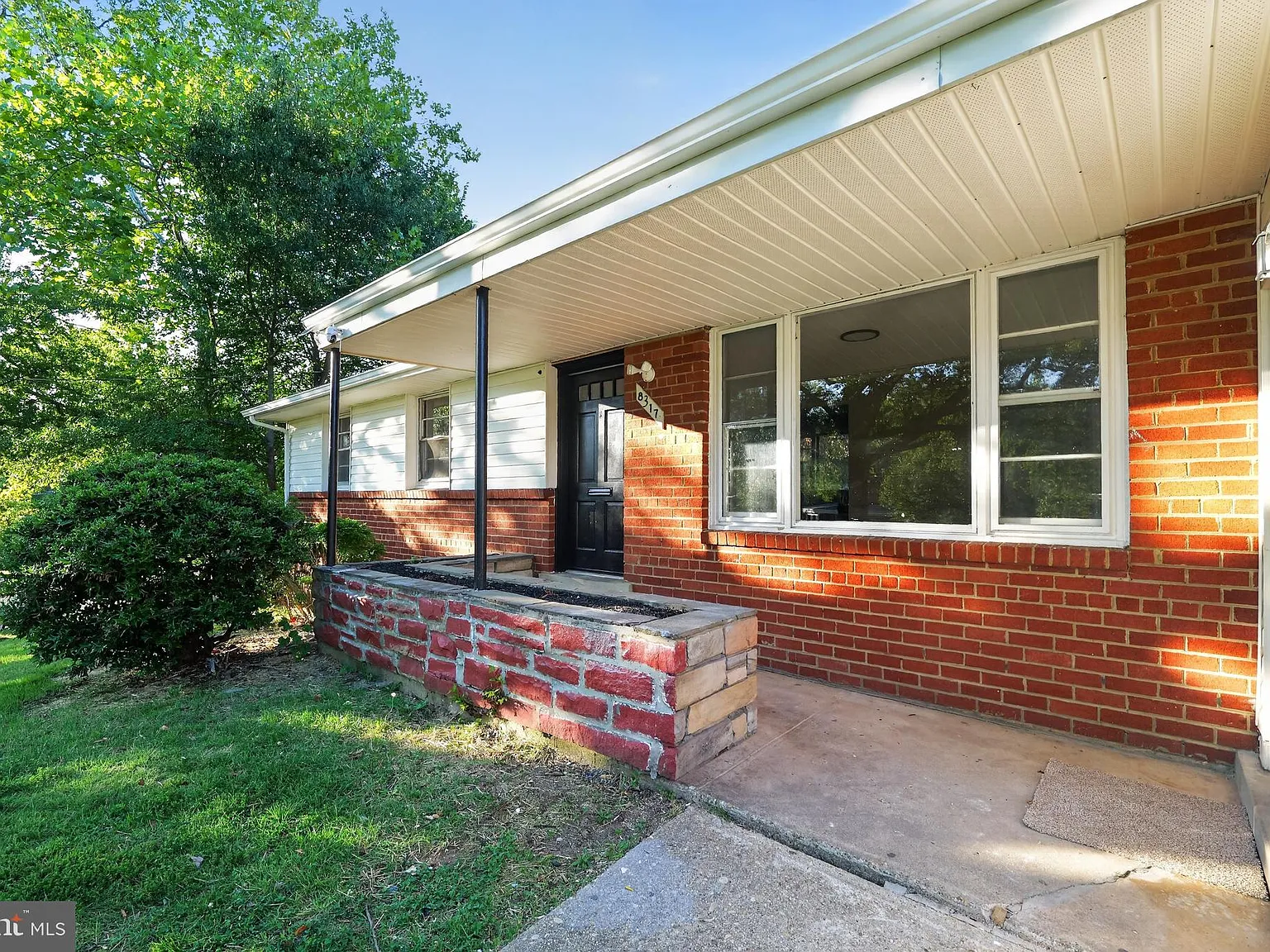 4 bed, 2.0 bath, 1372 sqft, $2,890 — Photo 3