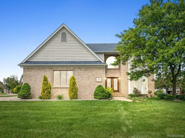719 Morningside Dr, Grand Blanc, MI 48439