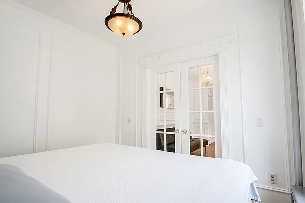 Sold by R New York | media 9