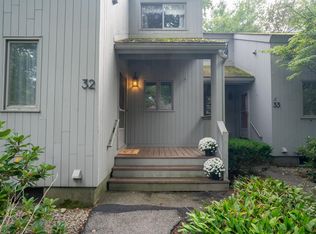 32 Brookside Dr, Stratham, NH 03885