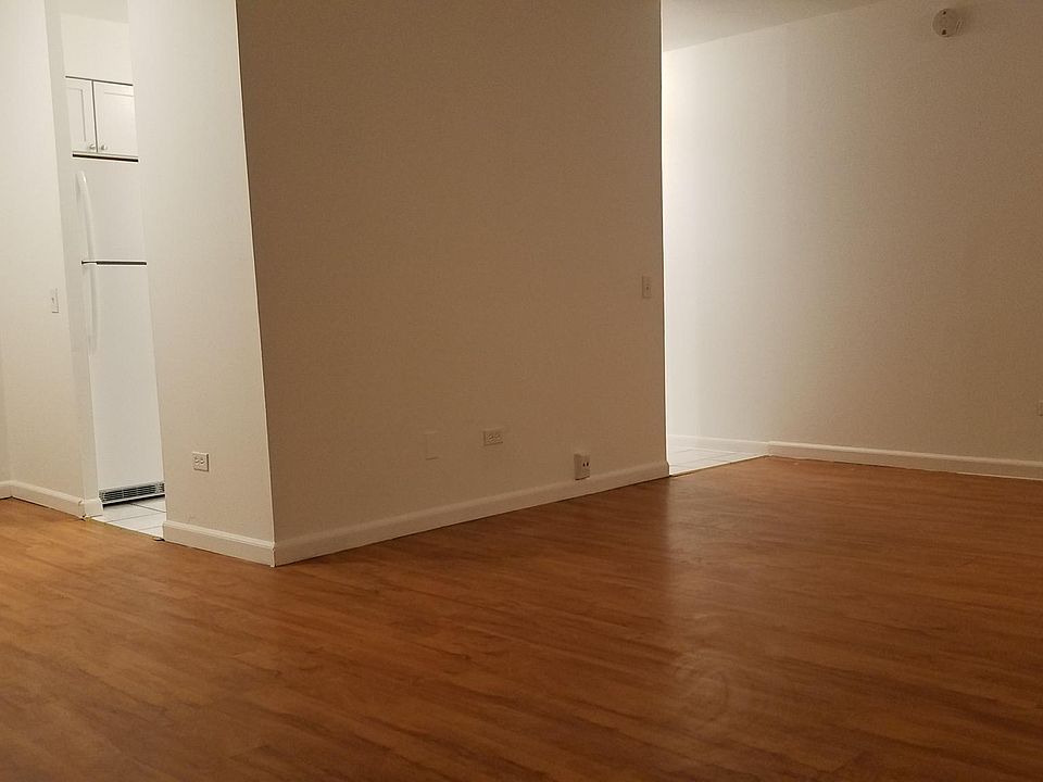 1st image of 1155 N Boxwood Dr