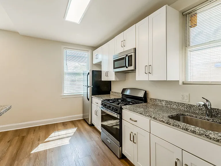 535 Mellon St SE — Photo 6
