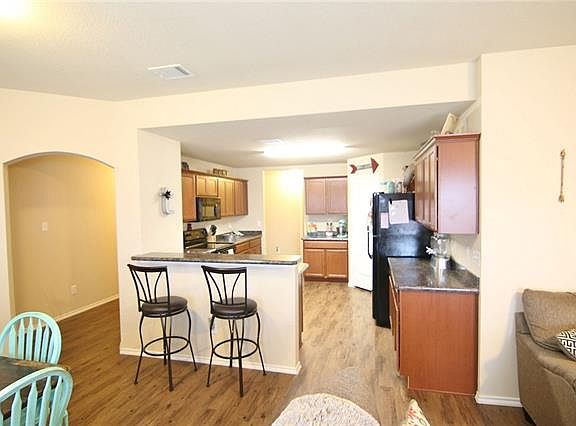 4th image of 706 Wisteria Dr