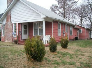 22 College St, Harrisburg, IL 62946