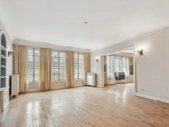 3rd image of 7541 N Oakley Ave #2