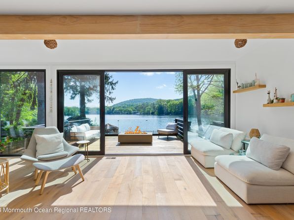101 Lakeshore Dr