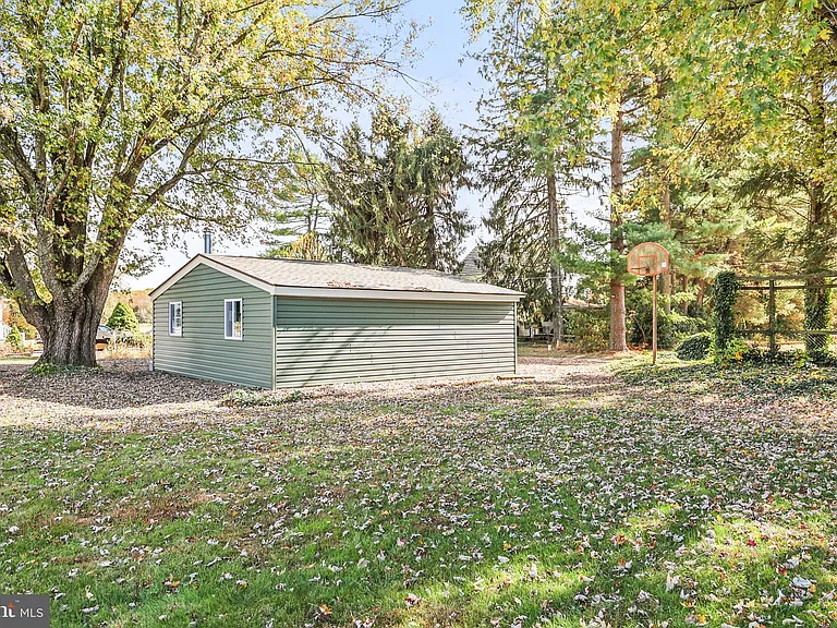 313 Windsor Ct — Photo 30