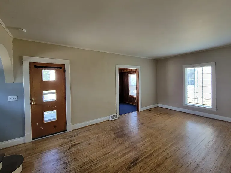 511 S Frederick Ave — Photo 4