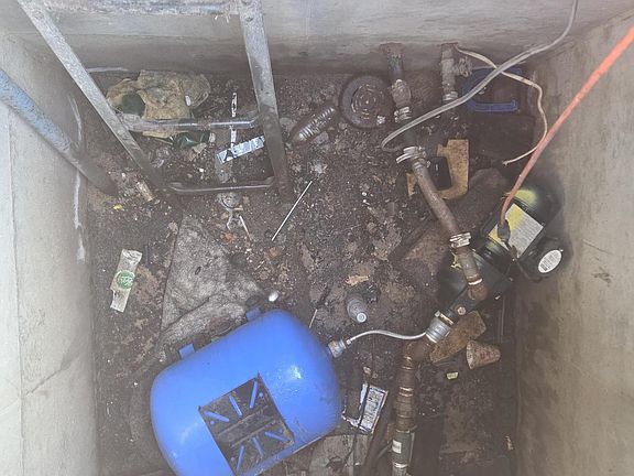 4th image of 634 Forteen Mile Rd