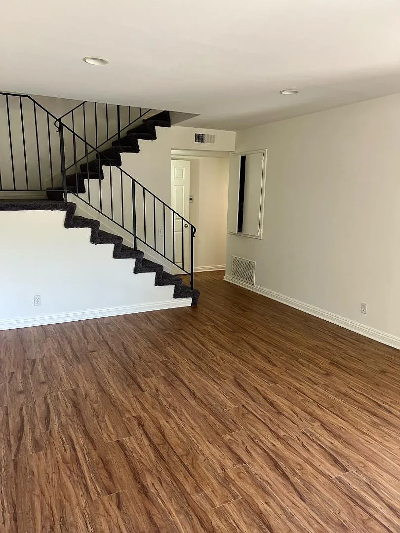 3 bed, 1.5 bath, 1152 sqft, $3,250 — Photo 3