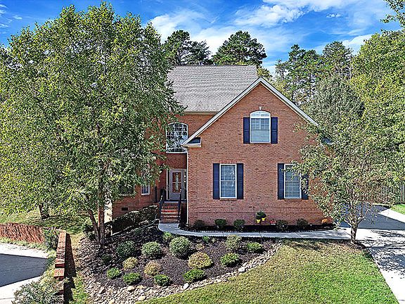 2nd image of 9218 Manor Crest Ln