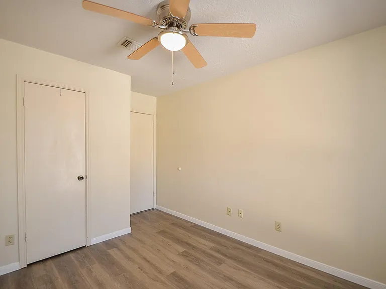 9414 Kingsvalley St — Photo 22