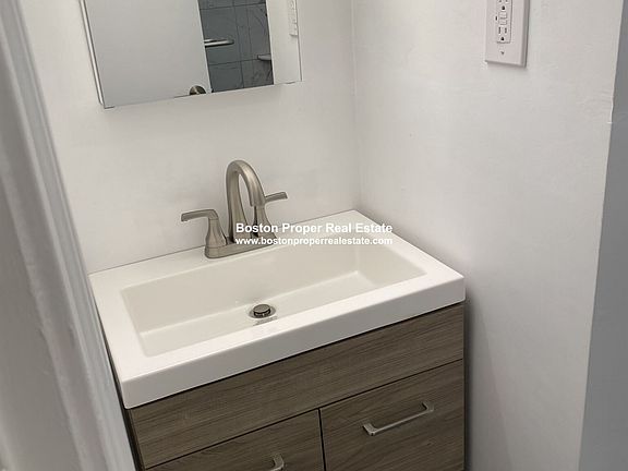 19 Queensberry St. #B Boston - Fenway Unit Photo 3