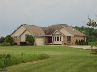 6449 Arnold Rd, Cottrellville, MI 48039