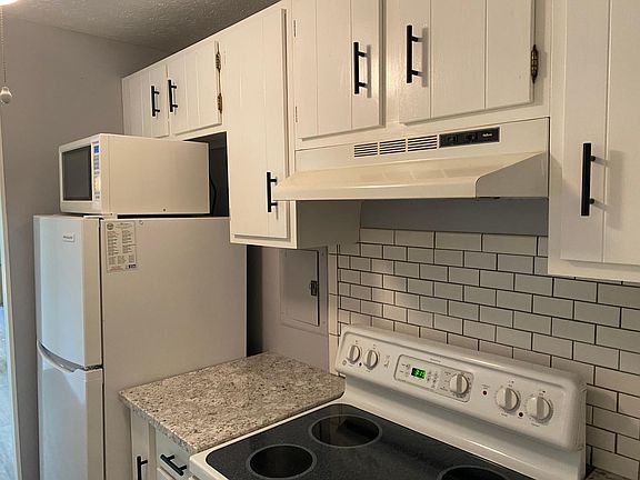 3rd image of 1667 Cedarwood Dr APT 208