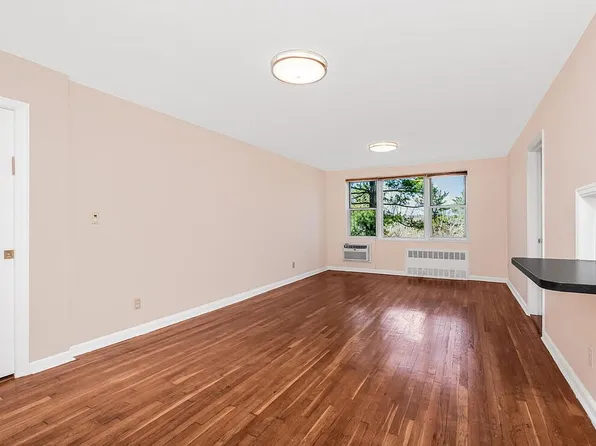 679 W 239th St APT 5H, Bronx, NY 10463
