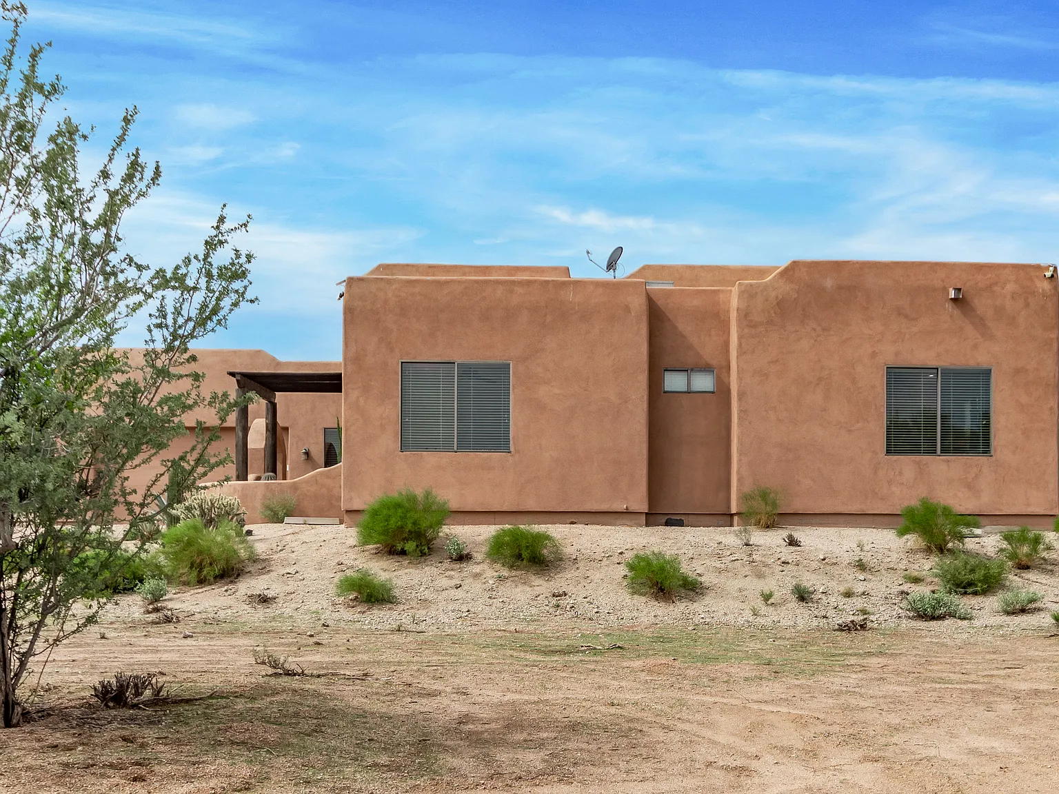 3 bed, 2333 sqft, $4,000 — Photo 2