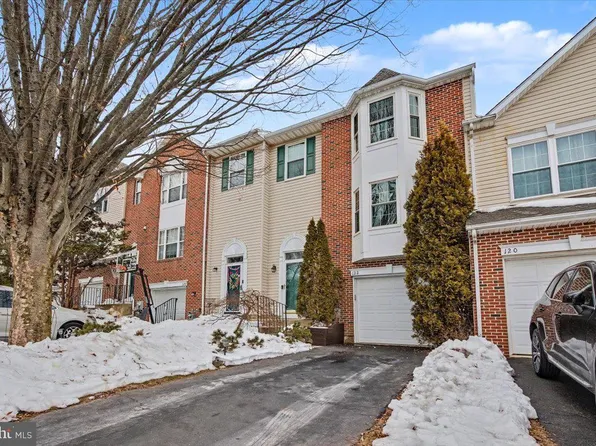 122 Hunt Club Dr, Collegeville, PA 19426