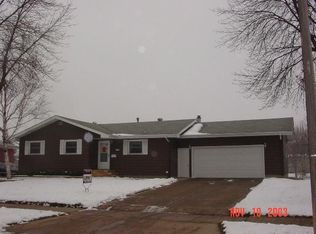 3102 S 10th St, Grand Forks, ND 58201