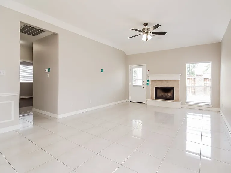 3306 Maymist Dr — Photo 4