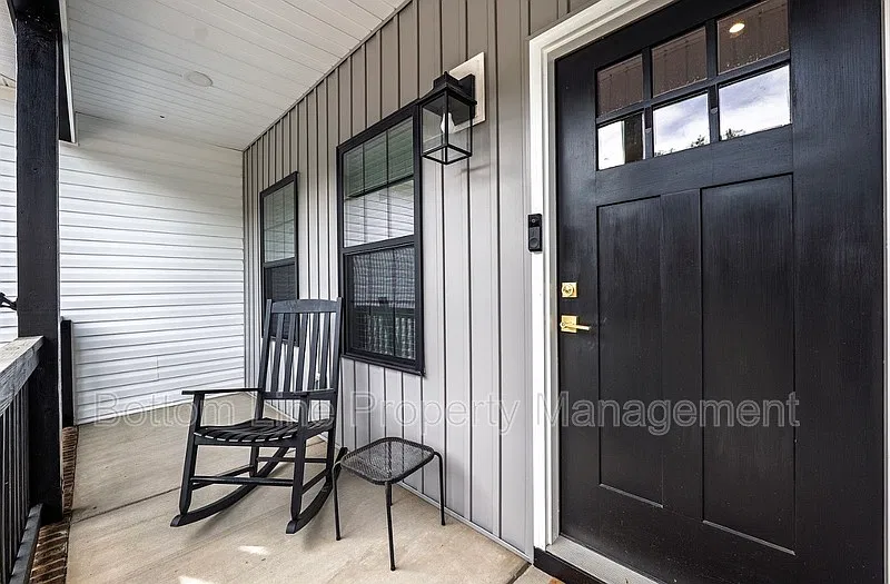 3 bed, 2.0 bath, 1435 sqft, $2,300 — Photo 3