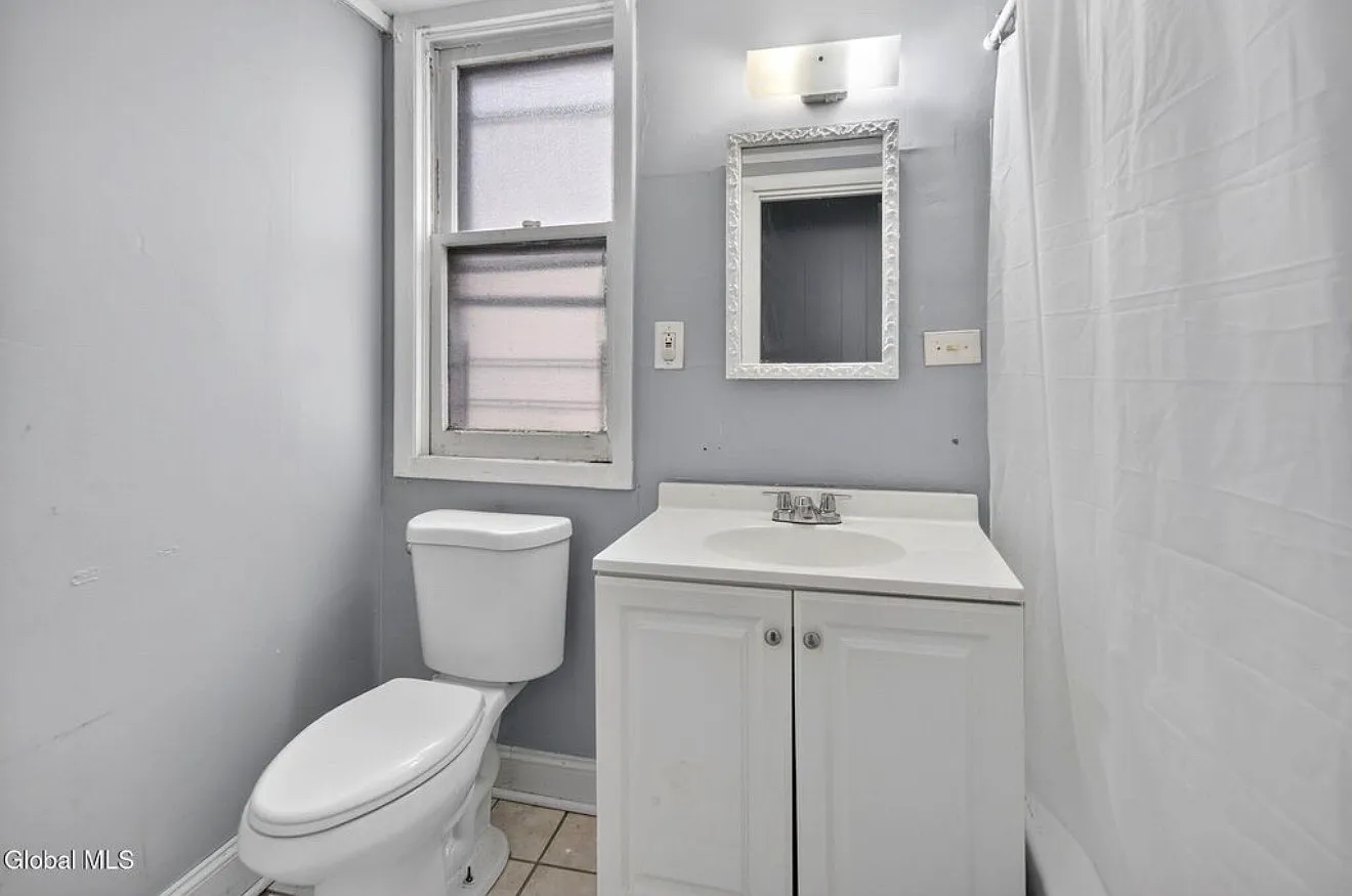 4 bed, 1200 sqft, $1,850 — Photo 3