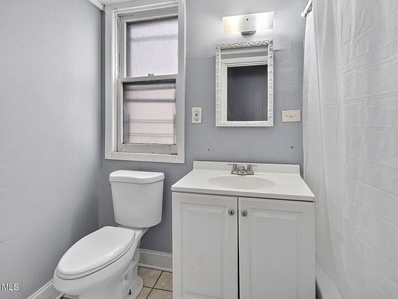 3rd image of 472 Hudson Ave Unit 1
