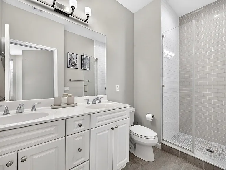 1200 Grand St #429 — Photo 13